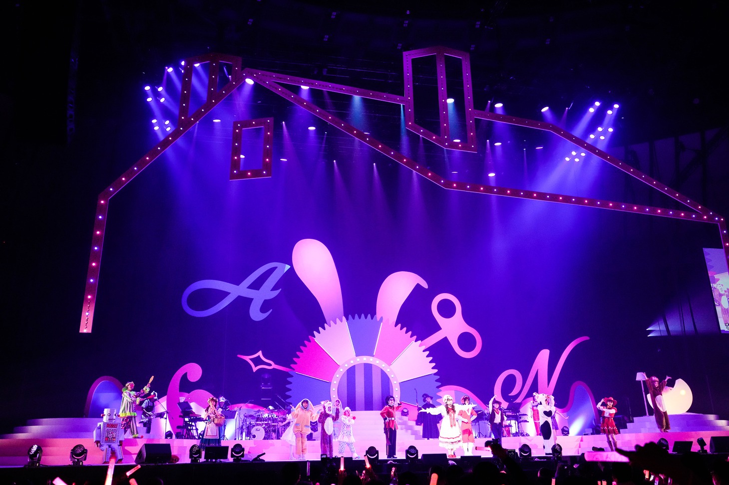 佐々木彩夏「AYAKA NATION 2023 in YOKOHAMA Arena ～FRIENDS～」の様子。