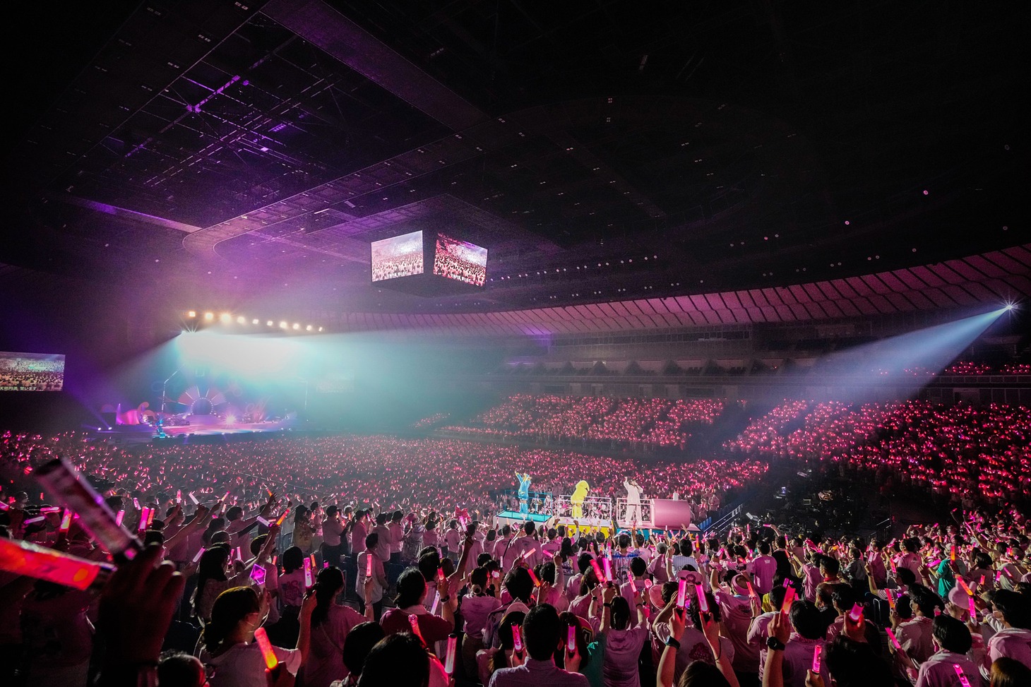 佐々木彩夏「AYAKA NATION 2023 in YOKOHAMA Arena ～FRIENDS～」の様子。