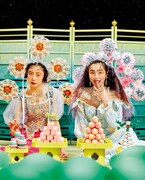 「装苑」2023年7月号より、SUMIRE、モトーラ世理奈。