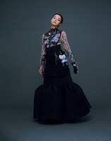 「装苑」2023年7月号より、池田エライザ。