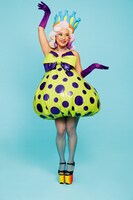 「装苑」2023年7月号より、フワちゃん。