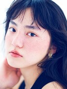 「装苑」2023年7月号より、瀧七海。