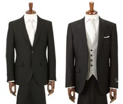 左が高塚大夢と後藤威尊が着用したジャケット（ベストなし）、右が佐野雄大と松田迅が着用したジャケット（ベストあり）。