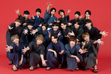 CUBERS、THE SUPER FRUIT、世が世なら!!!の集合写真。