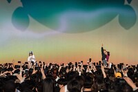 「Head In The Clouds New York Music & Arts Festival」でのXGのライブの様子。