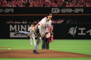 始球式に登板した池崎理人。 (c)LAPONE Entertainment