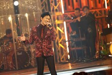 「The Covers『郷ひろみ Go!Go!!最高ナイト!!!』」より、「ハリウッド・スキャンダル」を披露する郷ひろみ。（写真提供：NHK）