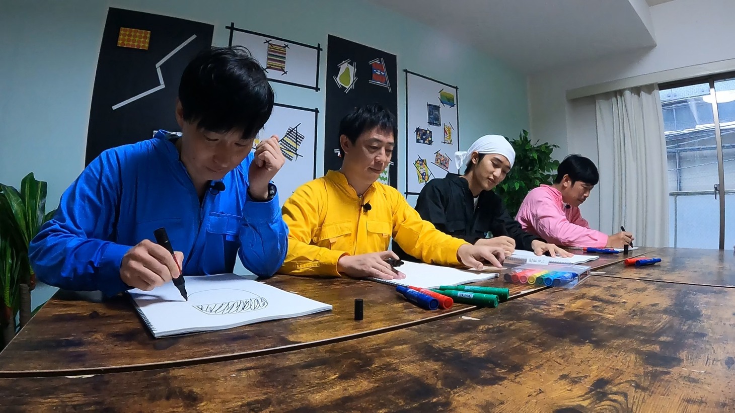 左から滝沢秀一（マシンガンズ）、森田哲矢（さらば青春の光）、橋本涼（HiHi Jets）、岡野陽一。(c)テレビ朝日