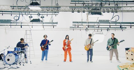 のん「Beautiful Stars」ミュージックビデオより。