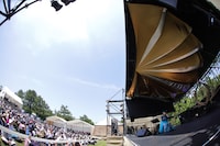 青葉市子のライブの様子。