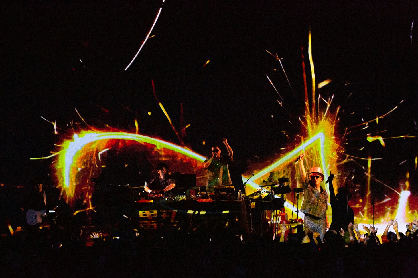 電気グルーヴのライブの様子。