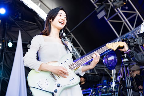 塩塚モエカ（羊文学 / Vo, G）