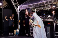 塩塚モエカ（羊文学 / Vo, G）