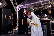 塩塚モエカ（羊文学 / Vo, G）