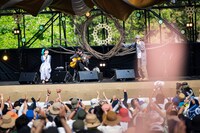 七尾旅人と青葉市子、君島大空のセッションの様子。