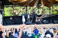 七尾旅人と青葉市子、君島大空のセッションの様子。