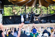 七尾旅人と青葉市子、君島大空のセッションの様子。