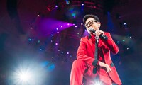 「藤井フミヤ 60th BIRTHDAY RED PARTY」の様子。