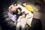 「挫・人間(新)メンバー募集2023 -バンドやんない?-」より、バックステージでの挫・人間。(撮影:森好弘)