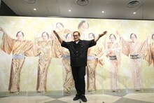 松平健（中央）