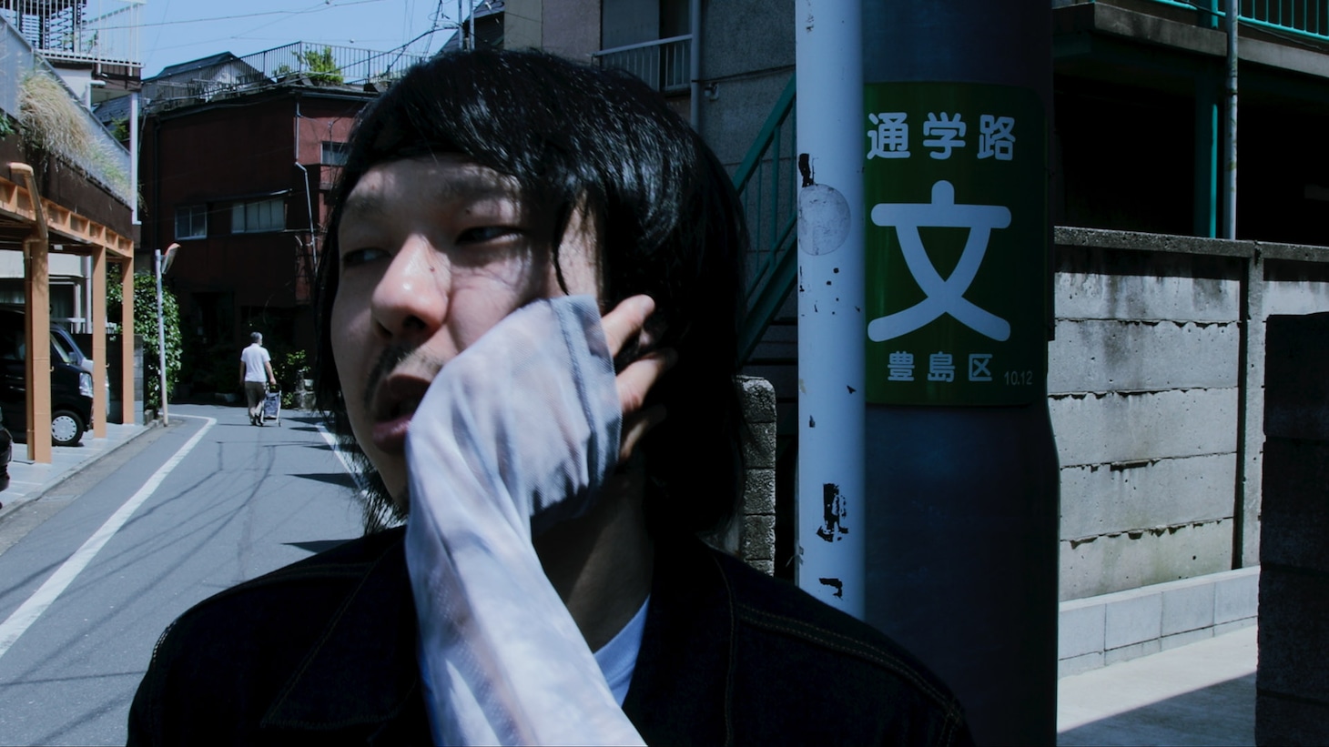 DJ後藤まりこ「あー、めんぶれ」ミュージックビデオより。