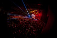 「DUSTCELL TOUR 2023『ROUND TRIP』」の様子。（Photo by Takashi Konuma）