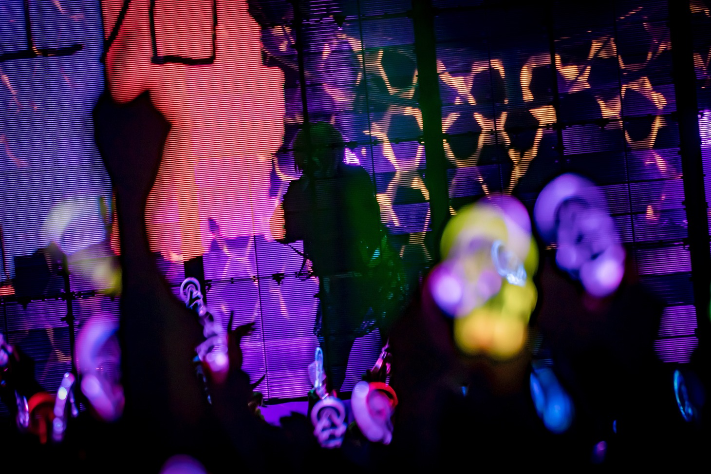 「DUSTCELL TOUR 2023『ROUND TRIP』」の様子。（Photo by Takashi Konuma）