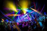 「DUSTCELL TOUR 2023『ROUND TRIP』」の様子。（Photo by Takashi Konuma）