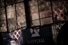 「DUSTCELL TOUR 2023『ROUND TRIP』」の様子。（Photo by Takashi Konuma）