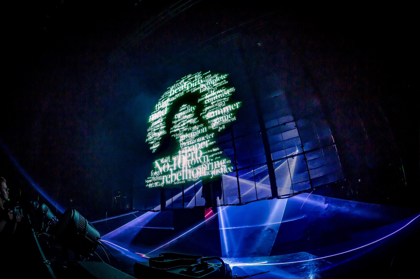 「DUSTCELL TOUR 2023『ROUND TRIP』」の様子。（Photo by Takashi Konuma）