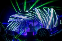 「DUSTCELL TOUR 2023『ROUND TRIP』」の様子。（Photo by Takashi Konuma）