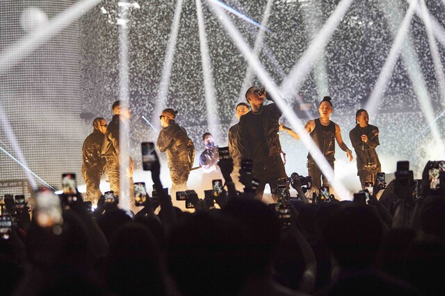 「POP YOURS 2023」でパフォーマンスを行うBAD HOP。