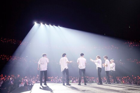 「iKON WORLD TOUR [TAKE OFF] 」の様子。（撮影：上飯坂一）