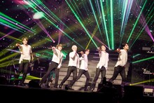 iKON（撮影：上飯坂一）