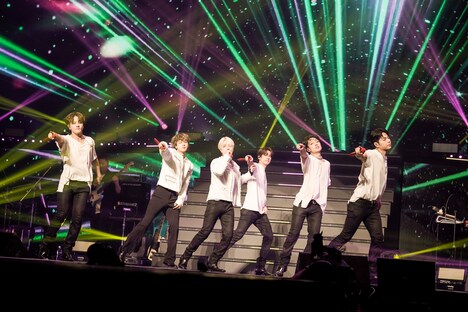 iKON(撮影:上飯坂一)