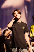 ステージを降り、アリーナエリアで歌うCHAN(撮影:上飯坂一)