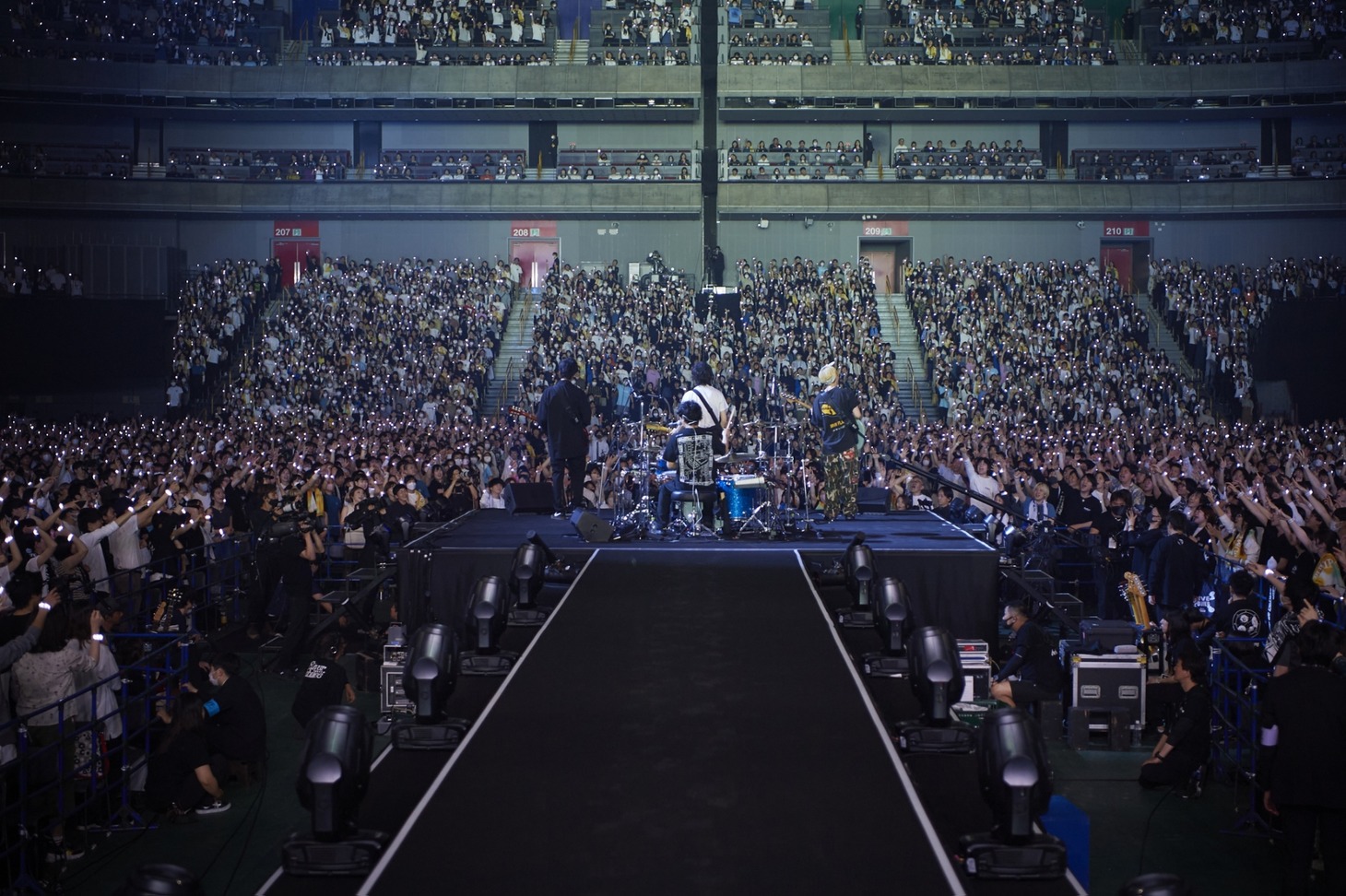 「BUMP OF CHICKEN TOUR 2023 be there」5月27日公演の様子。