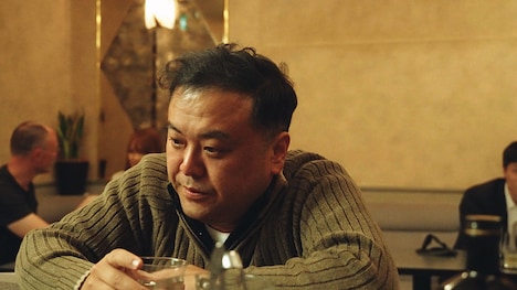 GADORO「クソ親父へ」ミュージックビデオより。