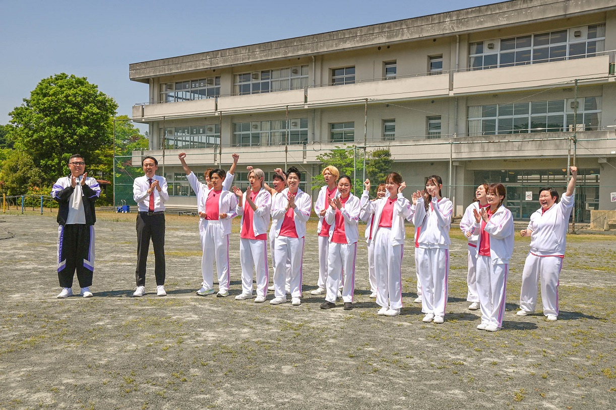 HiHi Jets猪狩蒼弥、AKB48千葉恵里が「呼び出し先生タナカ」で体育の“一斉実技テスト”に挑む