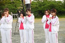 左から黒木ひかり、松平璃子、なえなの、千葉恵里、丸山礼、福岡みなみ。(c)フジテレビ