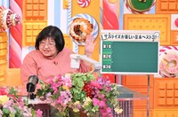 日本豆本協会会長・田中栞。(c)TBS