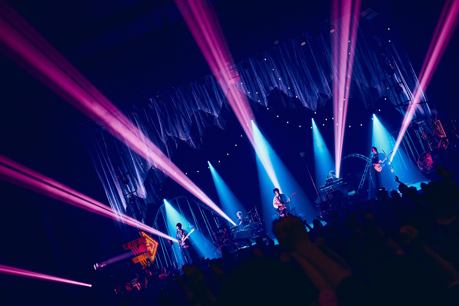 須田景凪「須田景凪 LIVE 2023 "Ghost Pop"」の様子。（Photo by TAKESHI SHINTO）