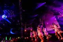 「#ババババンビ 吉沢朱音・池田メルダ卒業記念公演」の様子。