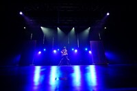 「半分相逢傘」のパフォーマンスの様子。（撮影：牧野孝彦）