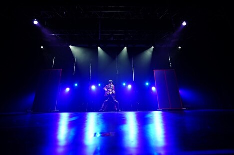 「半分相逢傘」のパフォーマンスの様子。（撮影：牧野孝彦）