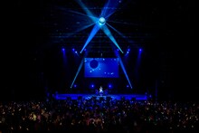 仲村悠菜生誕ソロライブ「純喫茶ミルクティー～1杯目～」の様子。