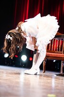 深々とお辞儀する仲村悠菜。