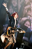 SUGIZO（G, Violin）（撮影：田辺佳子）