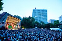 マハラージャン「日比谷大宴会～外～」の様子。（撮影：中島たくみ）