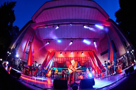 マハラージャン「日比谷大宴会~外~」の様子。(撮影:中島たくみ)